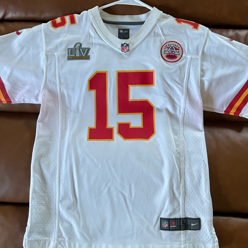 Gently worn KANSAS CITY CHIEFS - Patrick Mahomes Jersey.